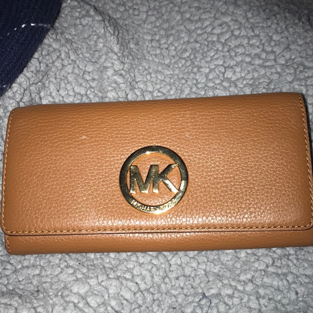 Micheal Kors wallet - Picture 1 of 2